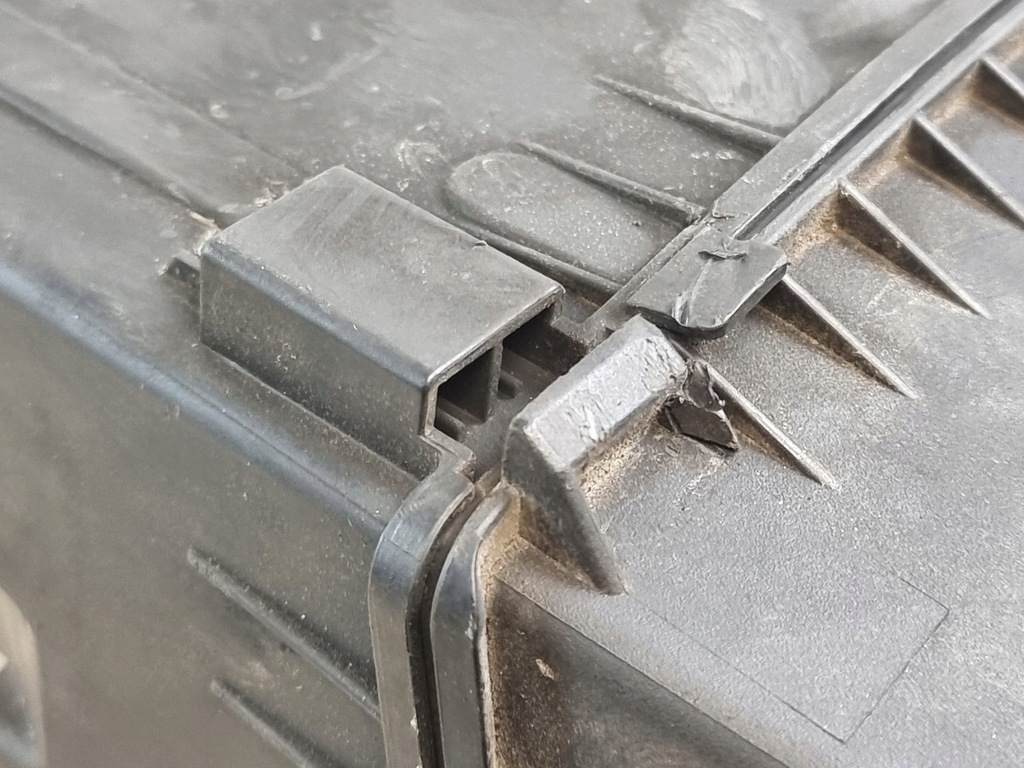 фото №13, Audi оригінальний номер 4f0133835h корпус фільтра повітря