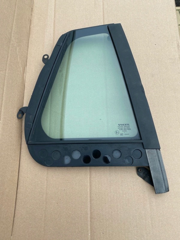 фото №1, Volvo v60 скло двері права задня