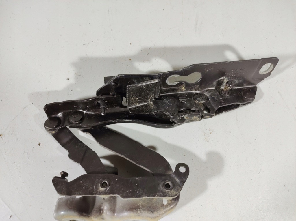 фото №13, Volvo v60 18r- петля капот лівий