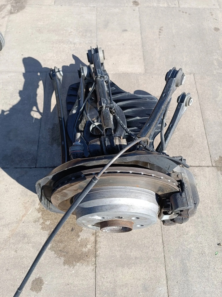 фото №1, Bmw 1 f20 f21 f30 поворотний кулак правий задня комплект