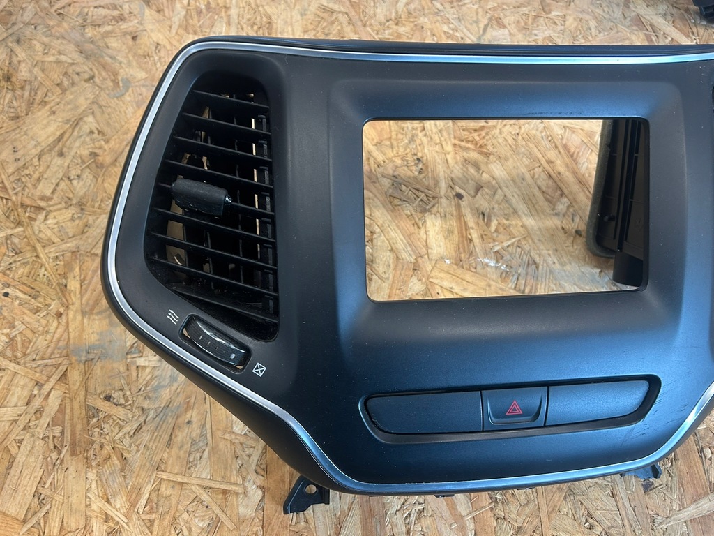 фото №2, Jeep cherokee kl limited 2019 рамка радио решётки обдув