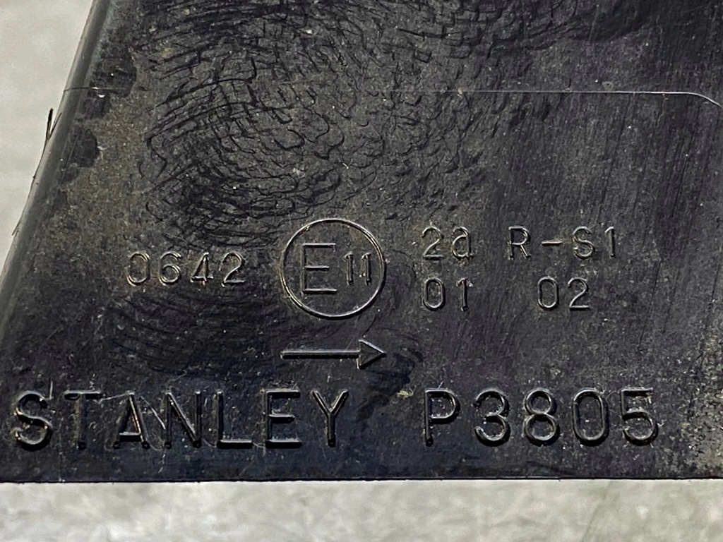 фото №10, Mazda 3 i 2006 права сторона лампа задня