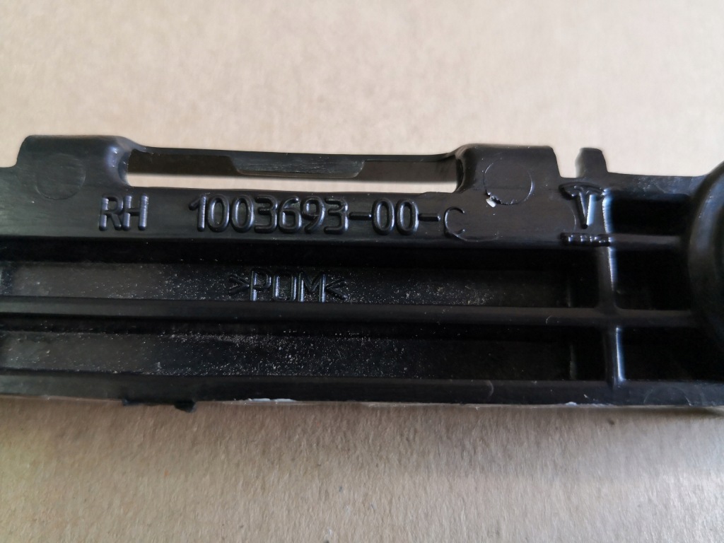 Купить Tesla s кронштейн  правая  порог крыла перед 100369300