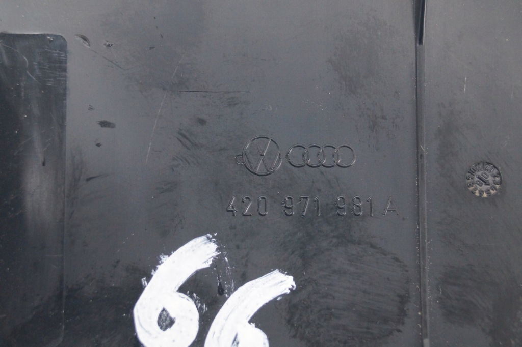 Защита заглушка audi r8 420 420971981a Доставка