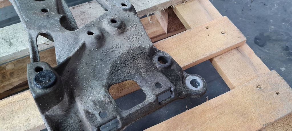 фото №13, A4 b9 8w lift кронштейн кронштейн коробки передач aut 2.0 tfsi 8w0399262ar a5 8w