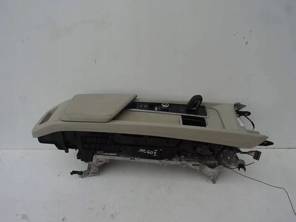 фото №1, Volvo xc60 ii подлокотник туннель