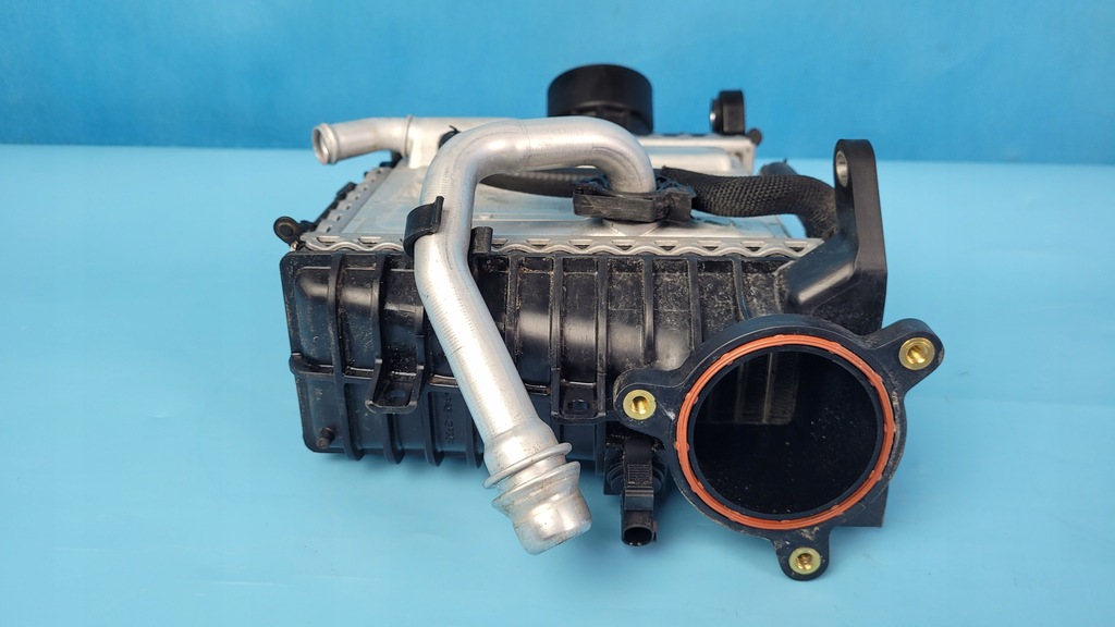 фото №11, Mercedes w206 c220 радіатор повітря інтеркулер a6540904601 a6540108711