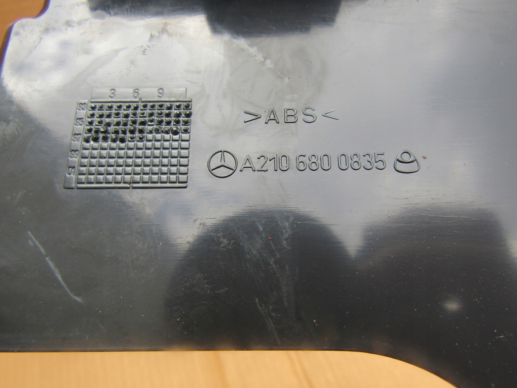 12 mercedes w210 95-99 права задня накладка поріг накладка на поріг чорна Оригінал
