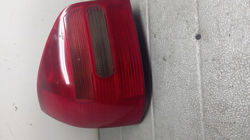 фото №1, Лампа левая задняя audi a3 8l 97r hb 1.6b