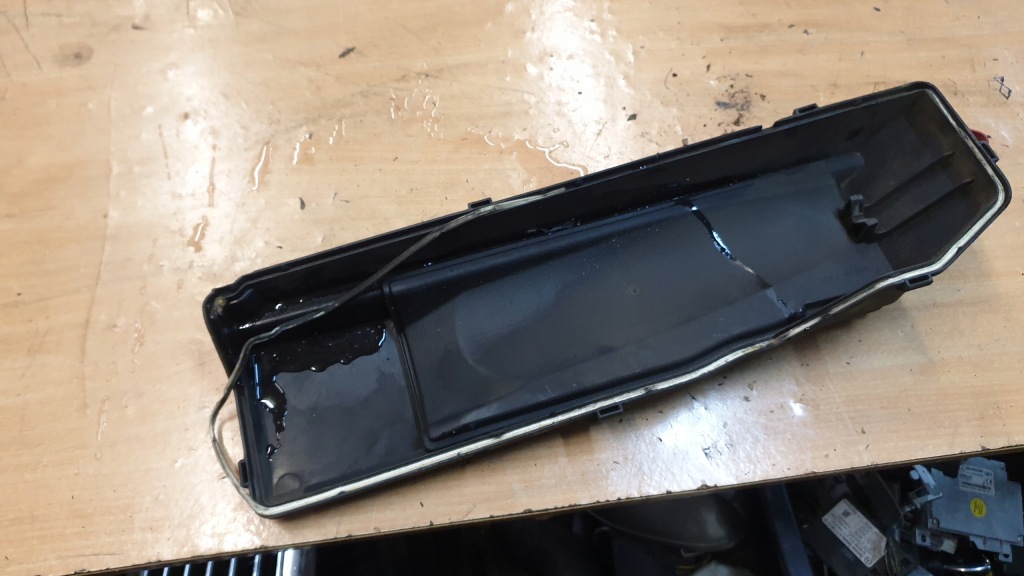 Mercedes w211 крышка защита 2.7 cdi Цена