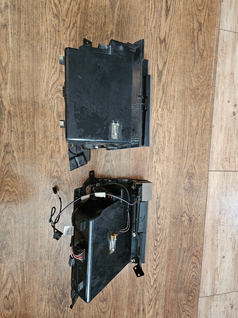 фото №8, Бардачок пасажира bmw 8 e31 840 850