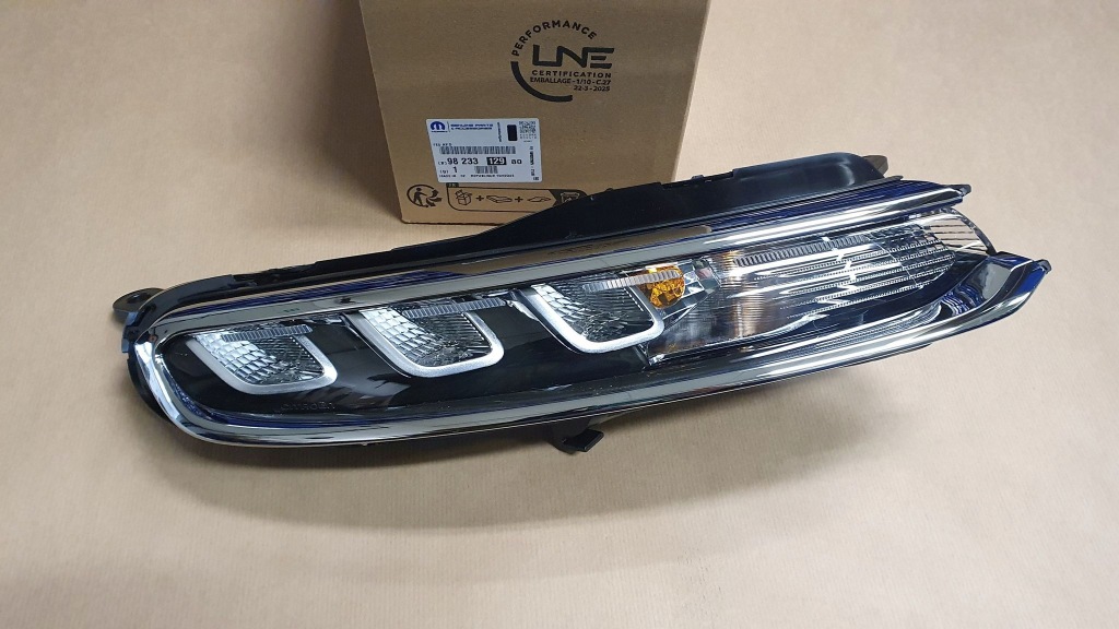 фото №1, Лампа передняя led c c3 iii правая 9823312980