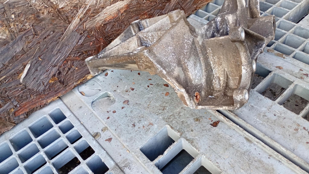 фото №5, Кронштейн двигателя vw lt 35 2.5 sdi 97r 074145169d