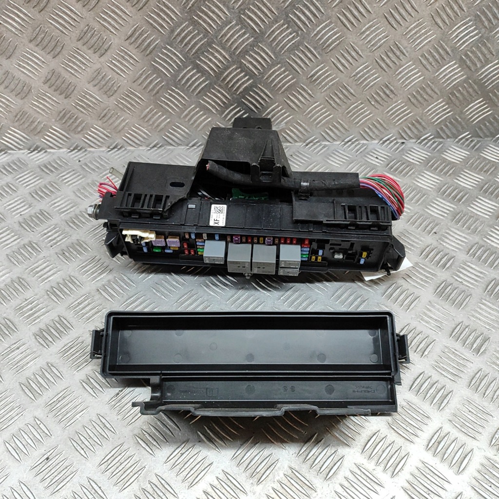 Tesla model x 2020 рамка / модуль предохранителей Недорого