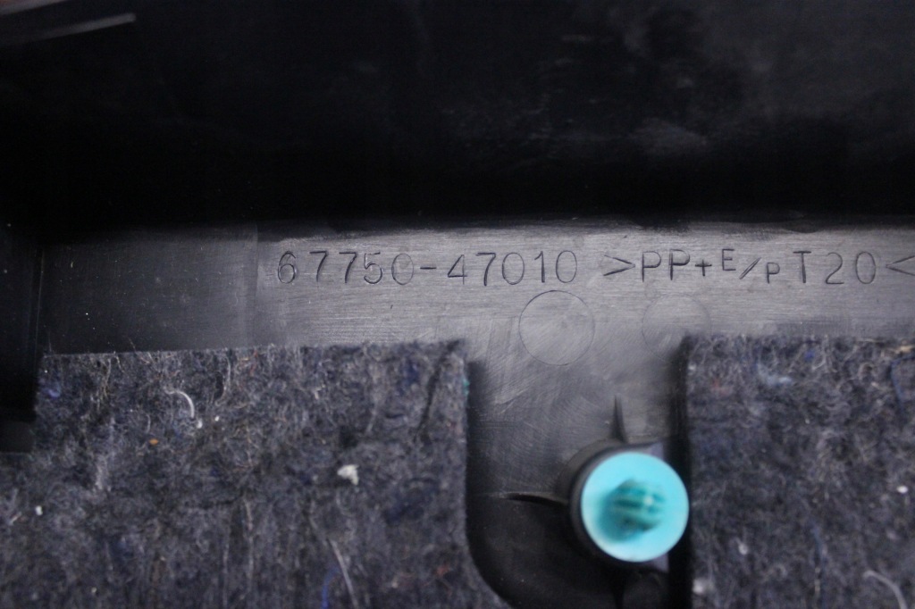 фото №3, Оббивка кришки багажника toyota prius ii 2003r-