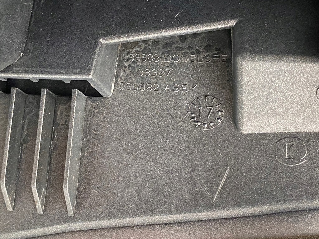 фото №13, Спойлер крышки спойлер peugeot 2008 i lift 9678324280