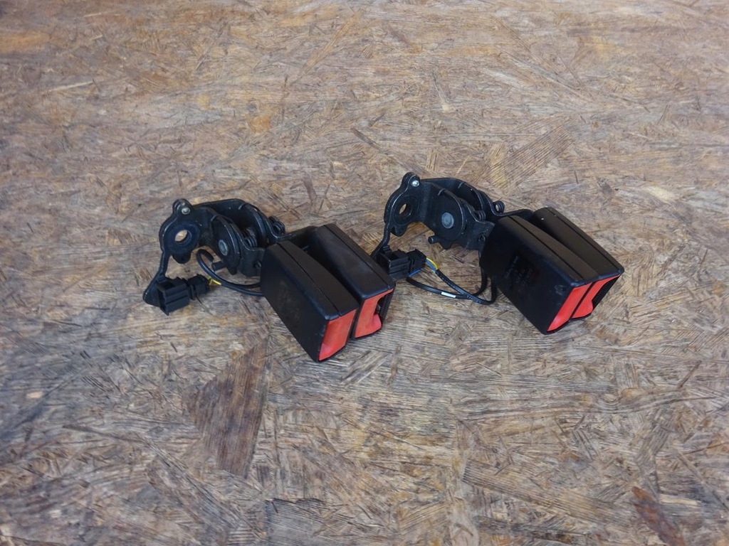 фото №7, Audi s3 a3 8v кліпса ременів задня задніх задня 8v0857739