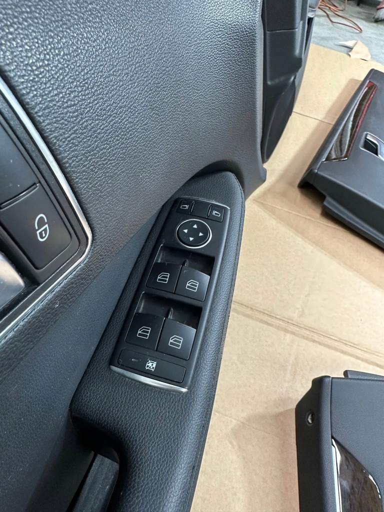 фото №8, Обшивки двері, комплект mercedes w212 kombi europa