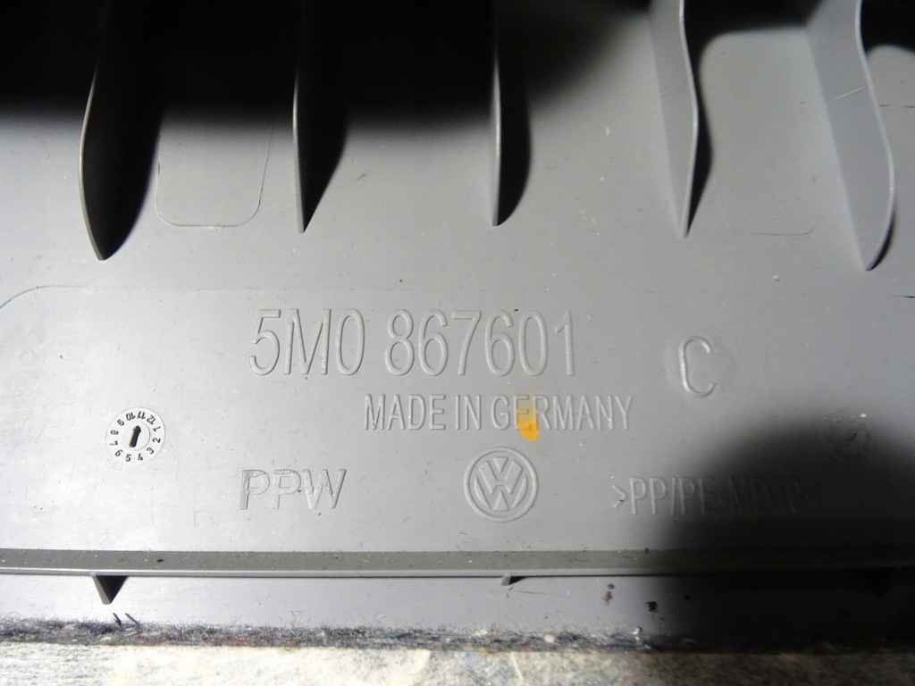 фото №7, Пластик захист кришки задня vw golf v 5 + plus 5m0