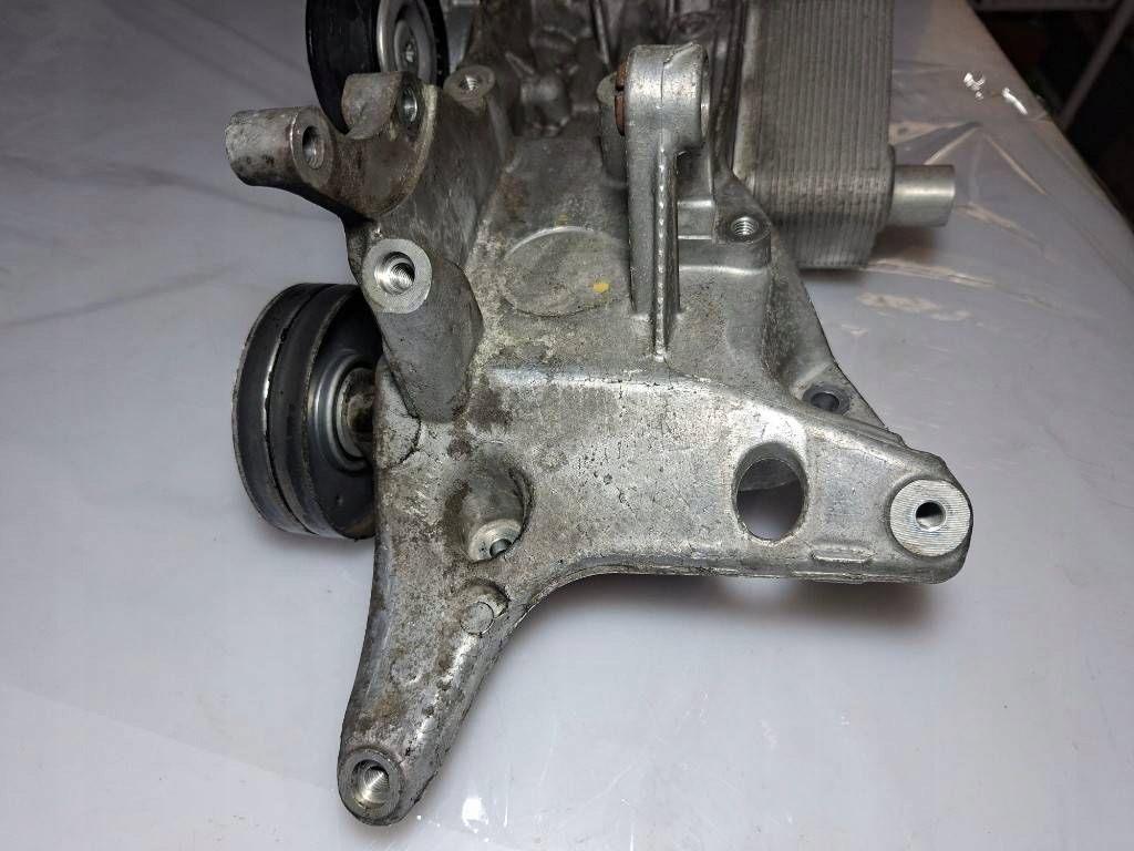 фото №12, Audi q5 sq5 кронштейн / кронштейн основание фильтра масла 06h903143e