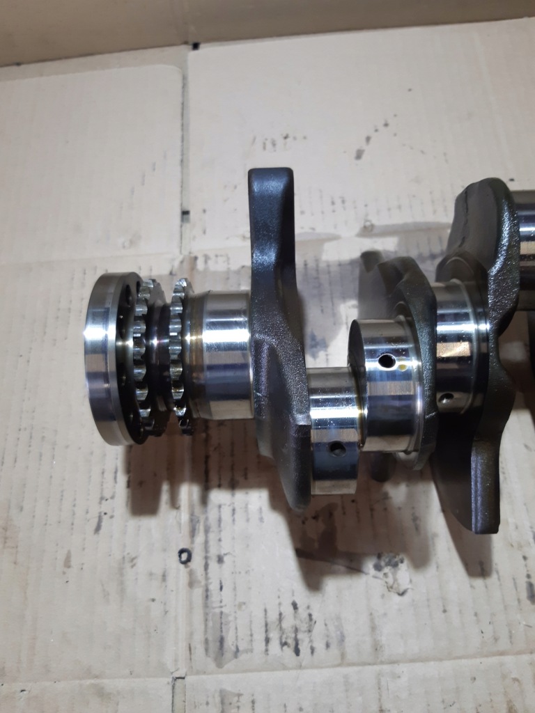 Audi q5 8r 3.2 fsi cal wał колінчастий 06e101r в Україні