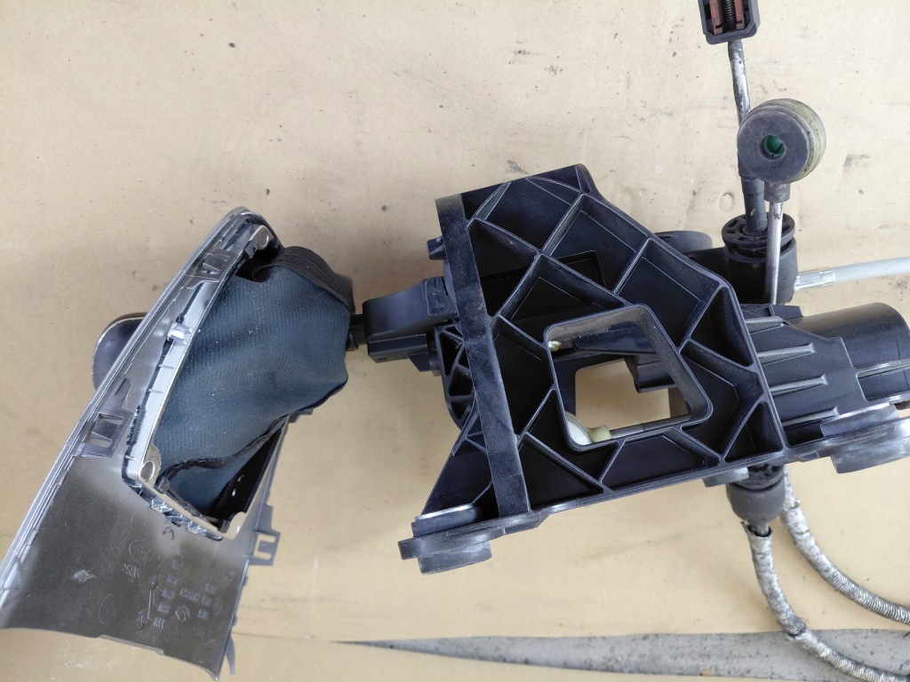 Ford kuga mk1 2.0 tdci кулиса  тросы переключения передач av4r-7c453-na Недорого