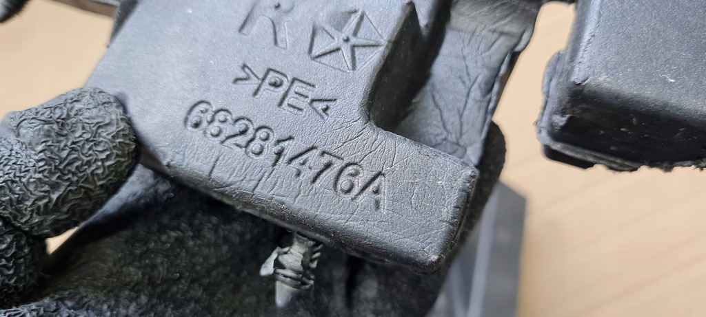 фото №7, Chrysler pacifica 2022 пена шумоизоляция левая левый перед 68252200a