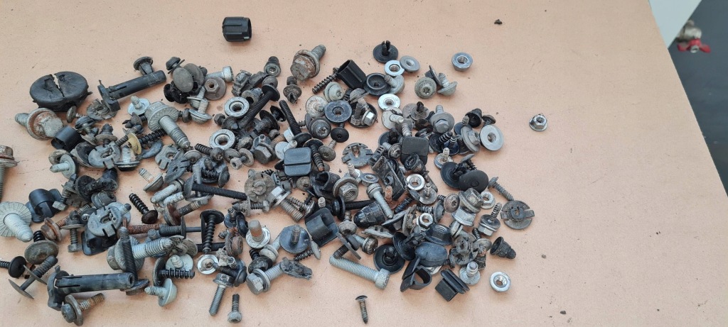 фото №13, Q5 8r sq5 болты винтики защёлки перед бампера поперечина ly9b a4 b8 a5 s4