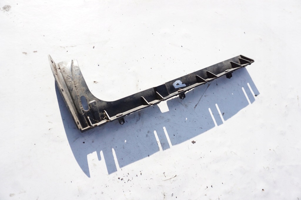 фото №1, Напрямна бампера правий задня audi a8 d4