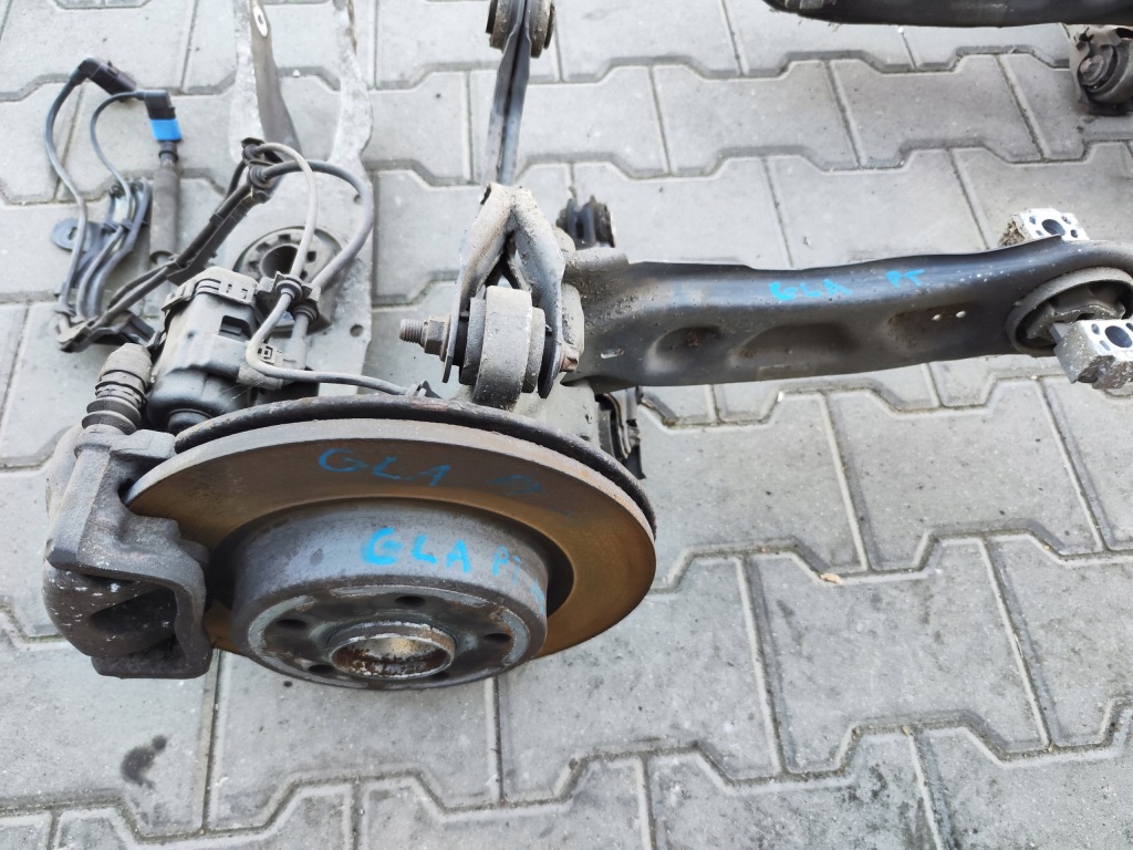 Купить Поворотный кулак правая задний  рычаги mercedes w156 gla 2015