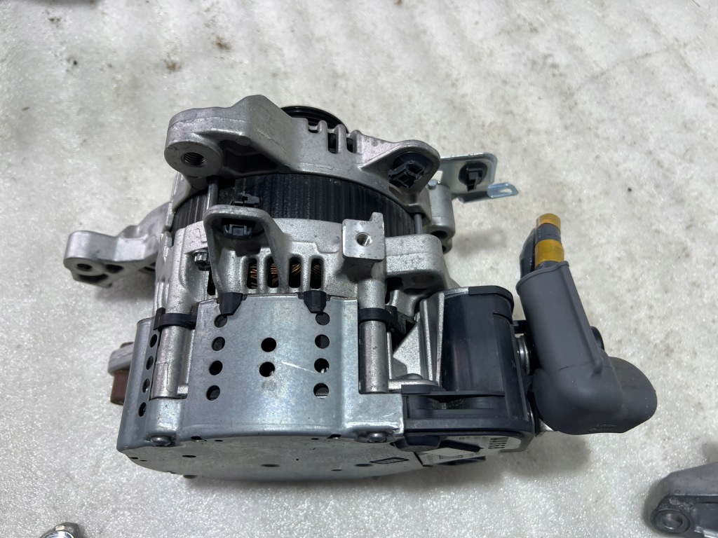 Suzuki s-cross генератор 1.4 turbo hybrid год 2023 Недорого