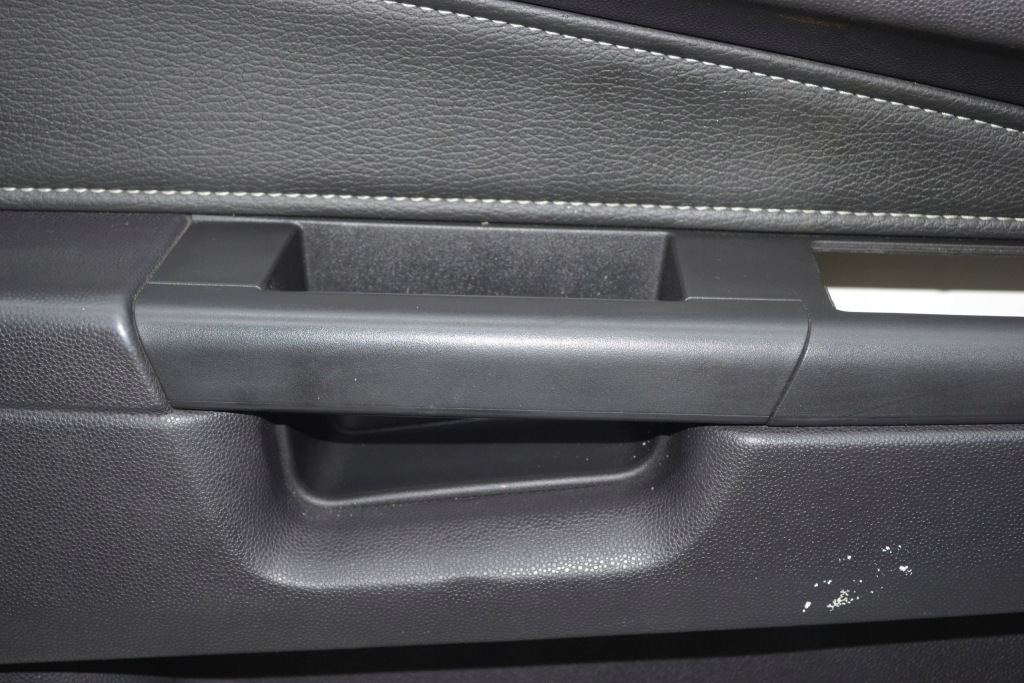 Обшивка обивка дверь левый перед zafira b 04-10r Недорого