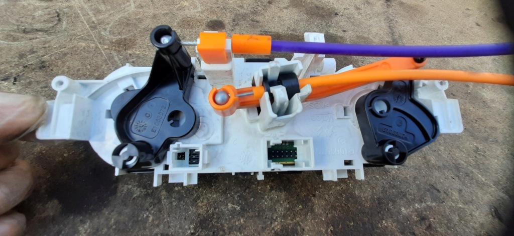 фото №7, Панель керування кондиціонера троси peugeot 208 i e1063071