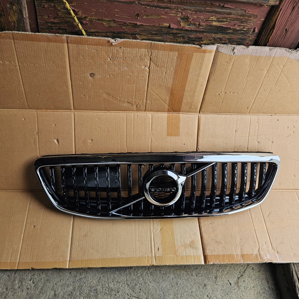 фото №9, Volvo v40 lift cross country 16-19 решётка радиатора решётка радиатора оригинал новый