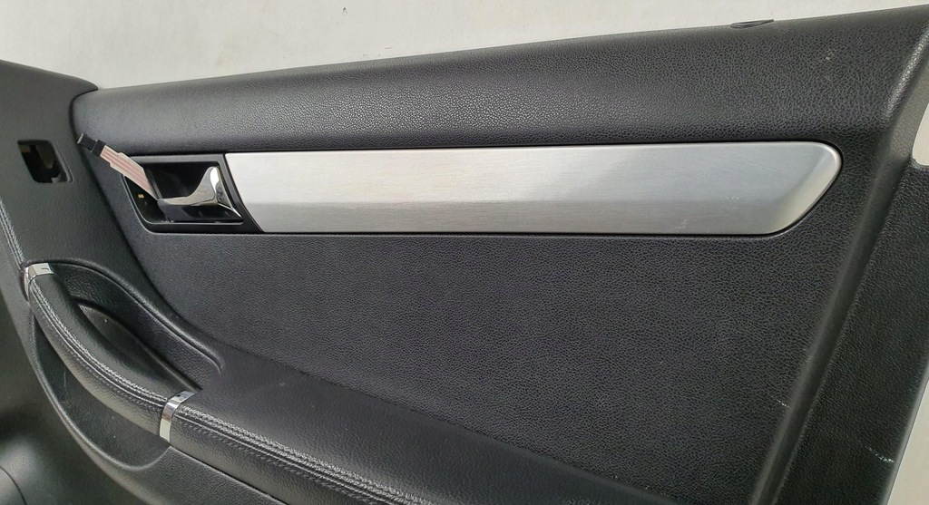 фото №4, Обивка обшивка правый перед mercedes r-kl w251 eu