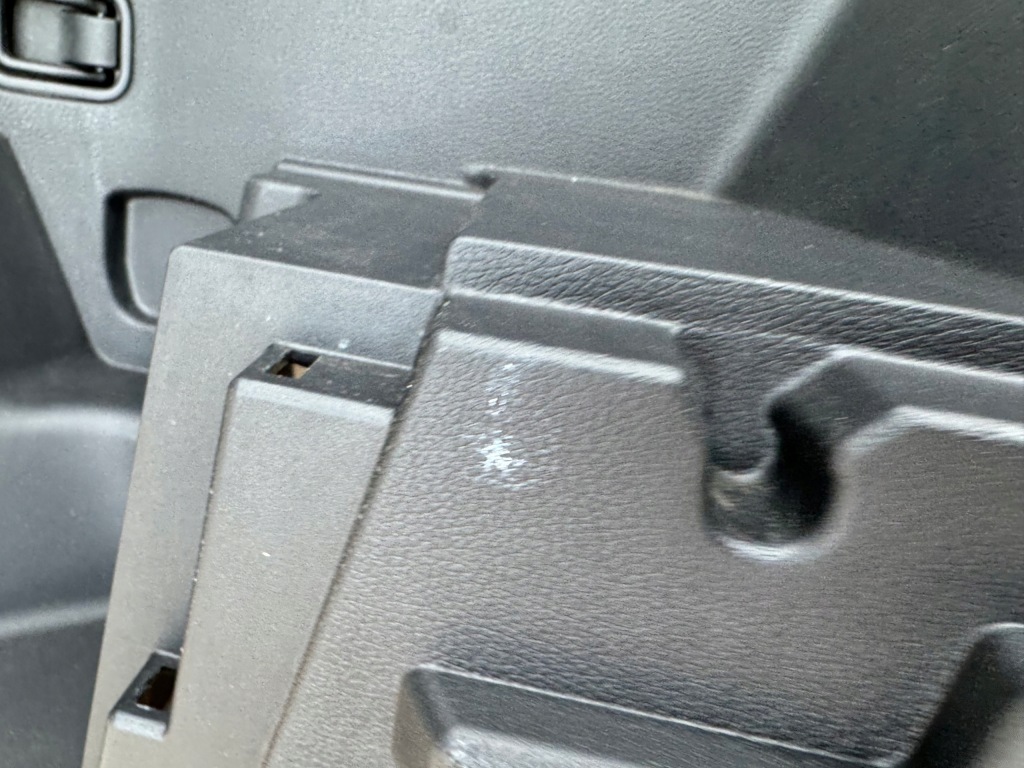 Hyundai santa fe iv 4 18-21r обшивка багажника левый 85730-s1400 Цена