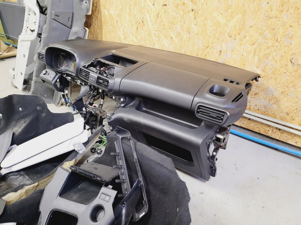 Купить Przedładka с праворульная opel combo e 2018-