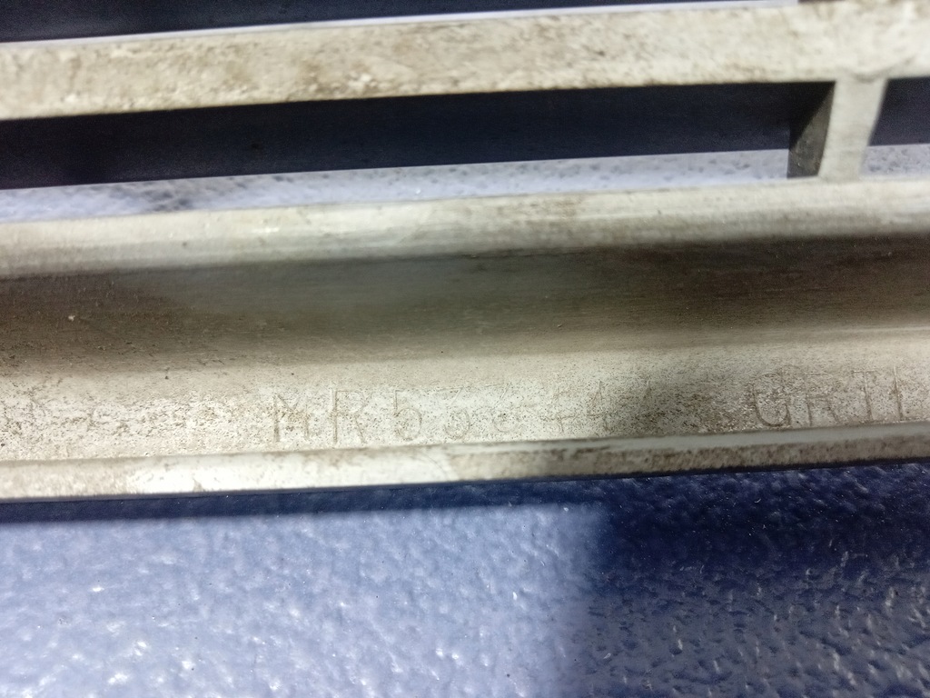 фото №7, Mitsubishi space wagon iii 98- решітка радіатора радіатора решітка радіатора mr533444