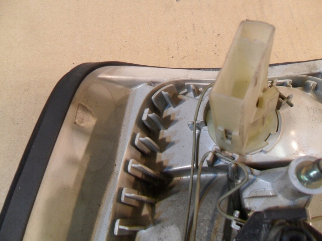 фото №13, Bmw 5 e34 лампа задня права sedan 133690