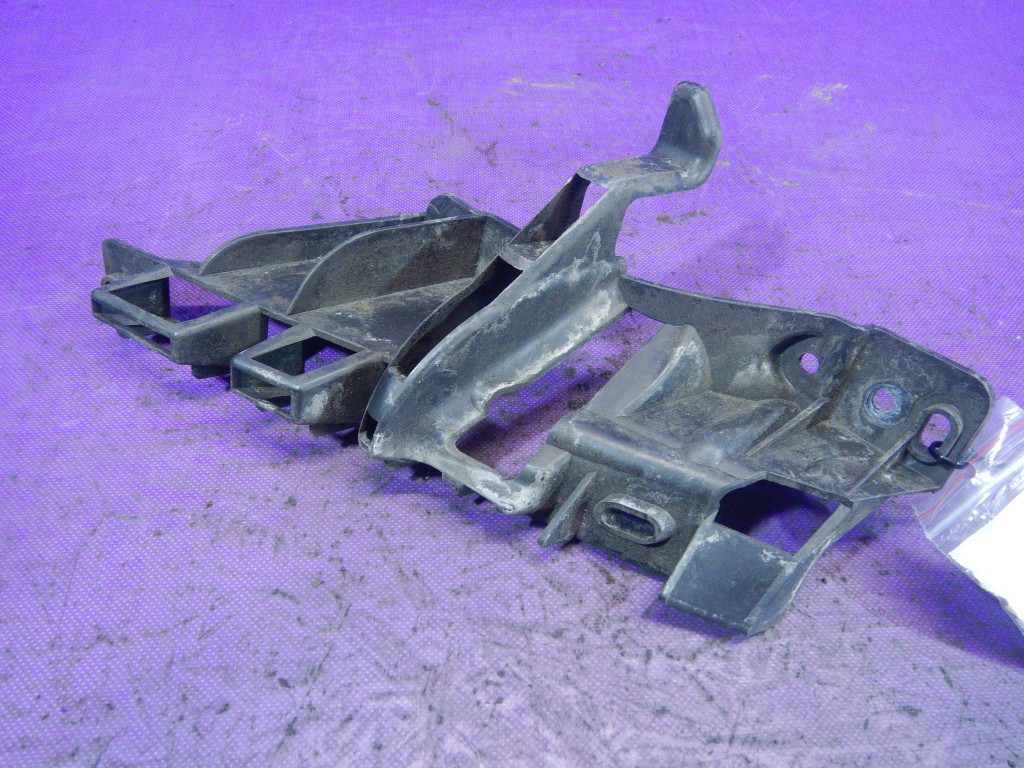 фото №1, Renault modus 04-07 направляющая бампера перед правый 8200213560