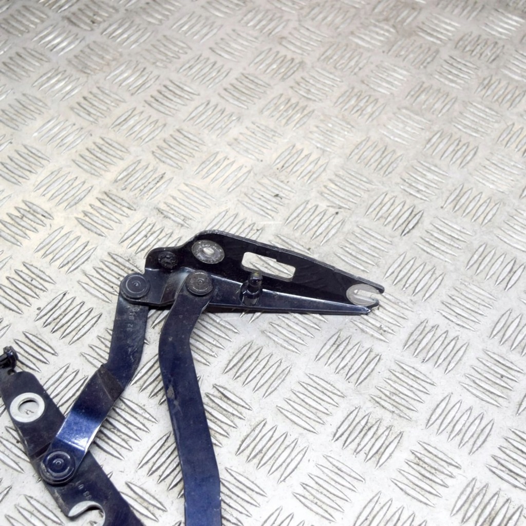 фото №5, Audi a4 s4 b6 8e 8h 2001 правая сторона петля крышки задний багажника