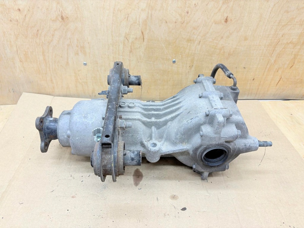 Купити Renault koleos міст задній диференціал 2.0 dci r145 38300-jd610