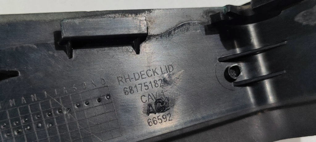 фото №7, Заглушка защита лампы накладка задний правая dodge challenger 2015-