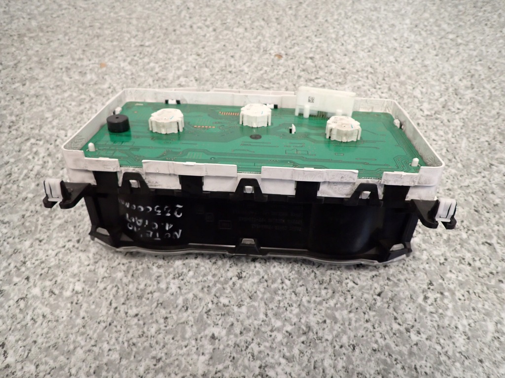 фото №5, Nissan note e11- 1.6i приборы счетчик