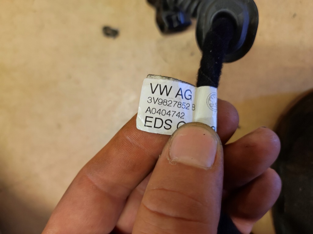 фото №11, Привод амортизатор электрический крышки багажника правый superb iii 3 kombi