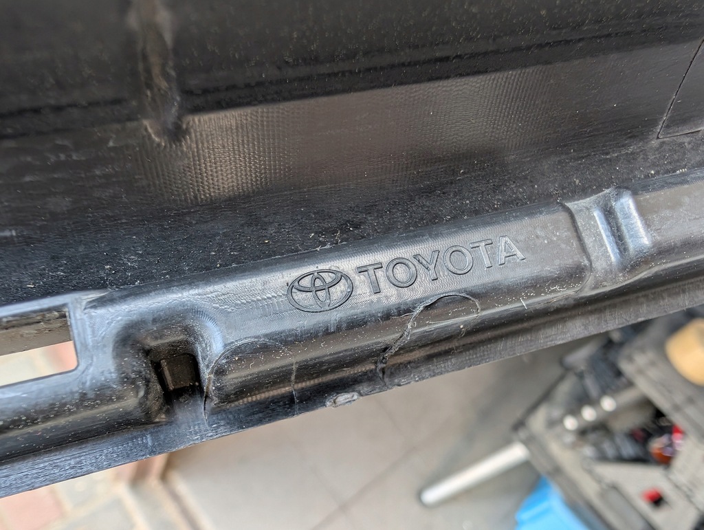 фото №10, Toyota rav4 iv lift 2015- решётка радиатора решётка средняя бампера перед 53113-42080