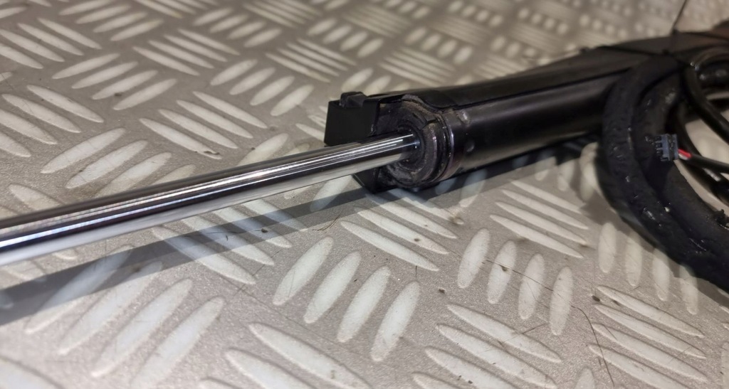 фото №11, Bmw 5 e61 привод гидравлический крышки багажника провода комплект 7163662 08