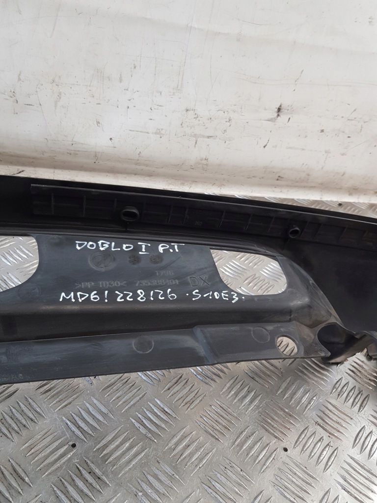 фото №13, Молдинг защита уголок лампы правый задняя 735388401 fiat doblo i lift