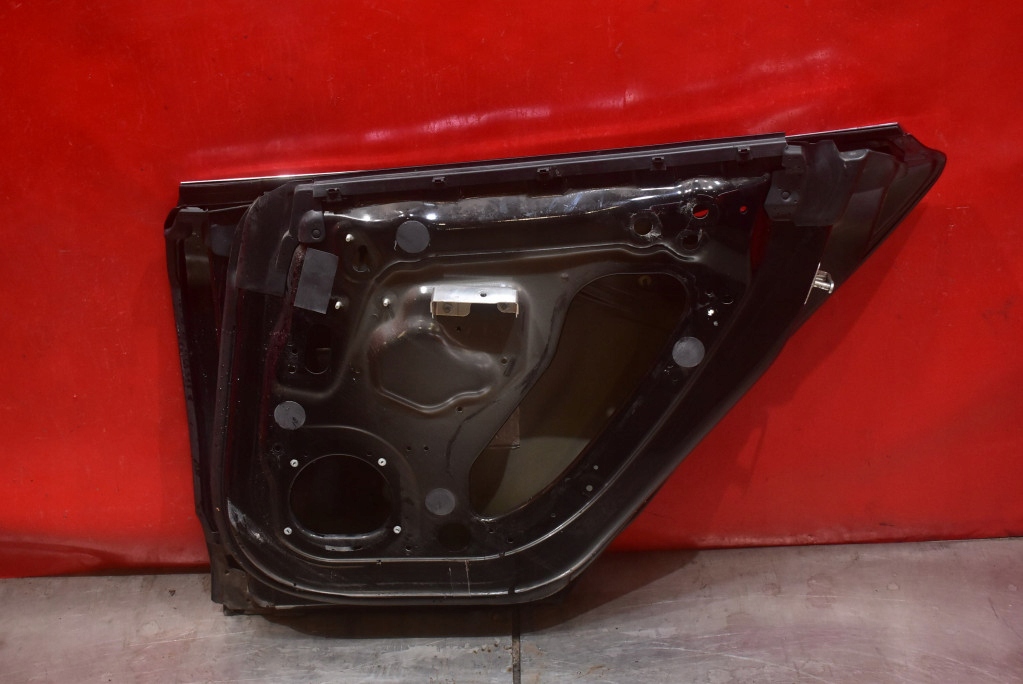 Дверь правое  задняя задняя чёрные tesla model s 12-20 в Украине