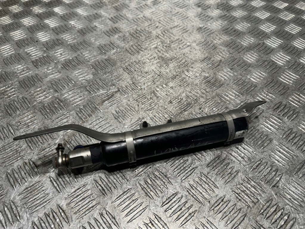 Купить Gasnica двигателя mercedes w190 gt amg a1908601800